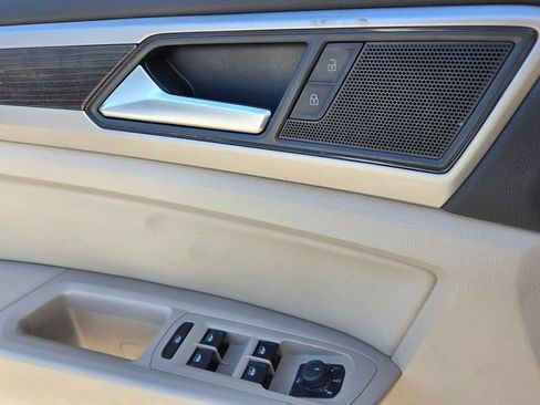 Used 2020 Volkswagen Atlas SEL image 32