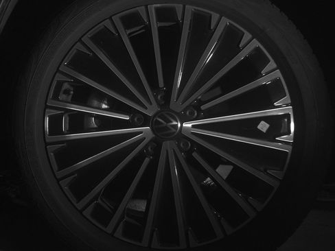 Used 2025 Volkswagen Taos SE image 12