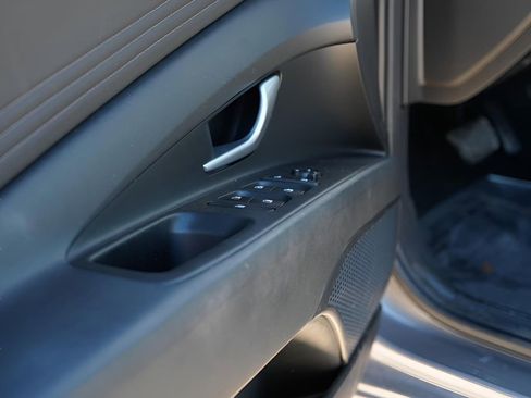 Used 2023 Hyundai Elantra SEL w/ Convenience Package image 12