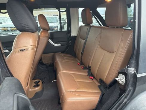 Used 2018 Jeep Wrangler Unlimited Rubicon w/ Dual Top Group image 23