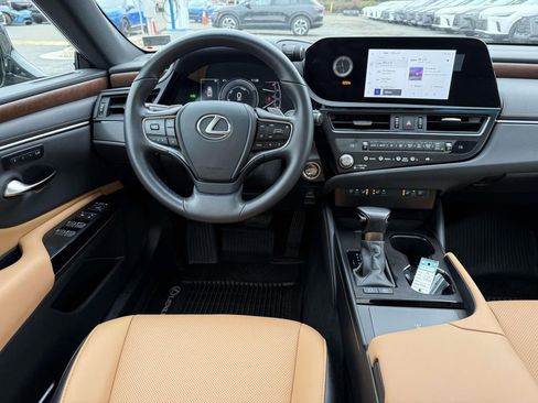 Used 2025 Lexus ES 300h w/ Premium Package image 8