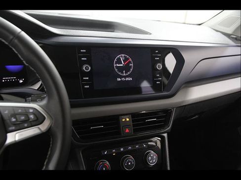 Certified 2023 Volkswagen Taos SE w/ Panoramic Sunroof Package AWD/4WD image 9