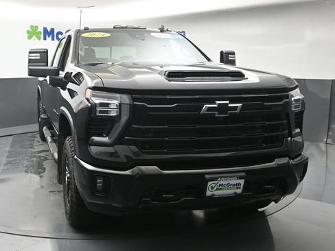 Used 2024 Chevrolet Silverado 3500 LT w/ Midnight Edition AWD/4WD image 6