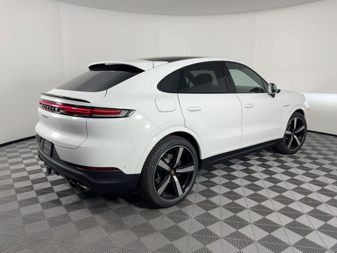 Certified 2026 Porsche Cayenne E-Hybrid Coupe AWD/4WD image 9