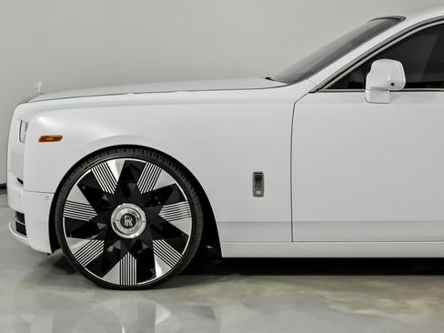 Used 2018 Rolls-Royce Phantom Sedan image 7