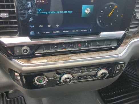 Used 2023 Chevrolet Silverado 1500 LT w/ Z71 Off-Road Package AWD/4WD image 18