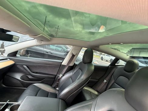 Used 2020 Tesla Model 3 Standard Range RWD image 7