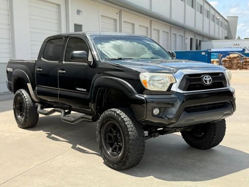Used 2012 Toyota Tacoma PreRunner w/ TRD Off-Road Pkg RWD image 4