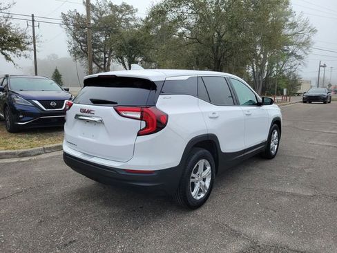 Used 2024 GMC Terrain SLE image 2