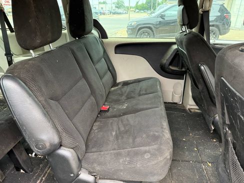 Used 2016 Dodge Grand Caravan American Value Package w/ UConnect Hands-Free Group FWD image 7