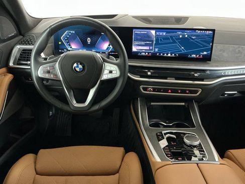 Certified 2025 BMW X7 xDrive40i w/ Premium Package AWD/4WD image 9
