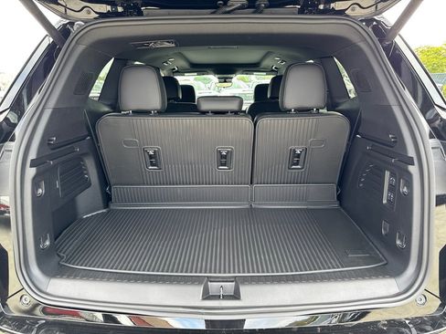 Used 2026 Buick Enclave Avenir w/ Super Cruise Package image 9