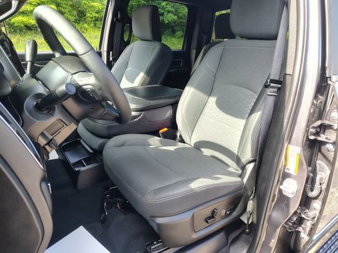 Certified 2025 RAM 2500 Big Horn AWD/4WD image 15