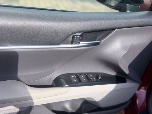 Used 2018 Toyota Camry SE FWD image 13