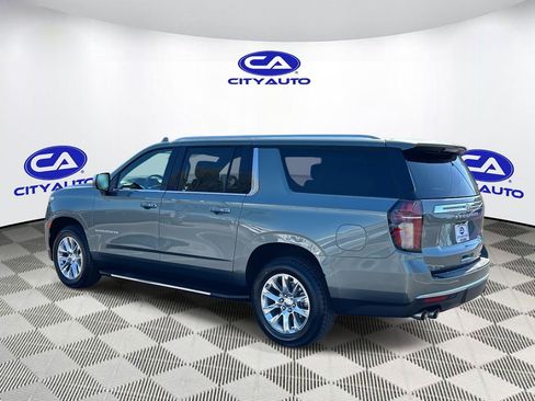 Used 2023 Chevrolet Suburban Premier image 6