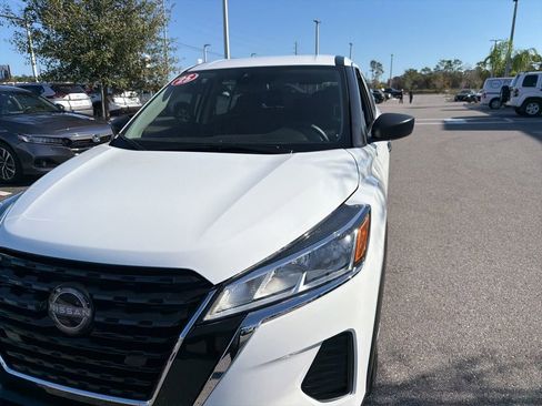 Certified 2025 Nissan Kicks Play S image 4