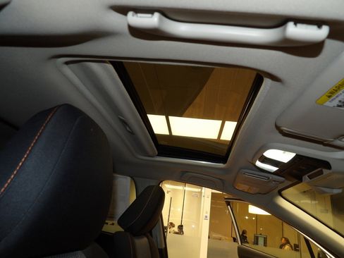 Used 2023 Subaru Crosstrek 2.0i Premium image 15