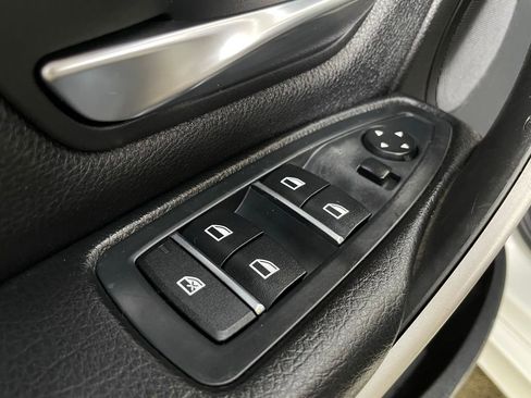 Used 2017 BMW 320i Sedan image 30