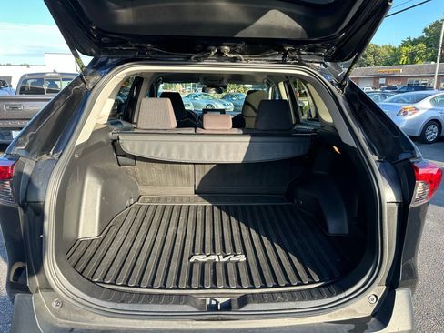 Used 2020 Toyota RAV4 LE image 15