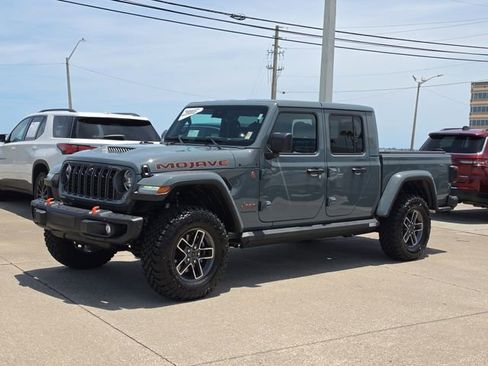 Used 2025 Jeep Gladiator Mojave AWD/4WD image 2