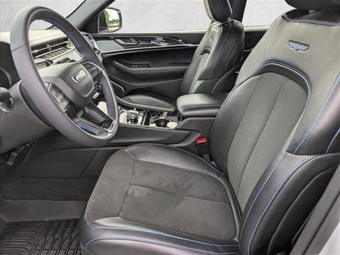 Used 2022 Jeep Grand Cherokee Trailhawk AWD/4WD image 22