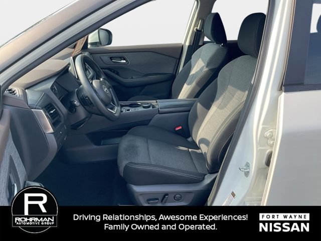 Used 2023 Nissan Rogue SV AWD/4WD image 12