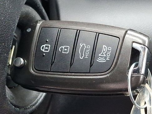 Used 2023 Hyundai Elantra SE image 23