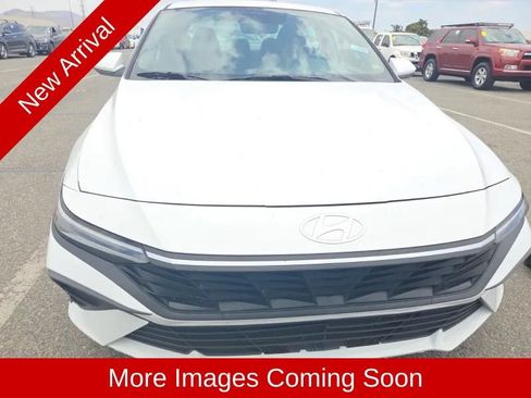 Used 2024 Hyundai Elantra SEL FWD image 2