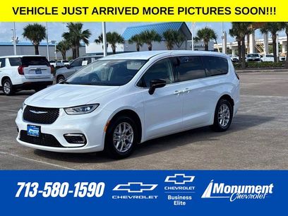 Used 2024 Chrysler Pacifica Touring-L
