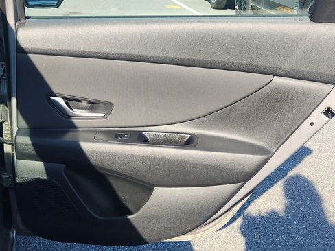 Certified 2025 Hyundai Elantra Limited FWD image 32