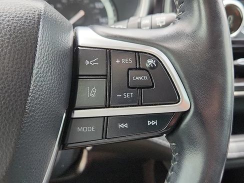 Used 2021 Toyota Highlander XLE FWD image 17