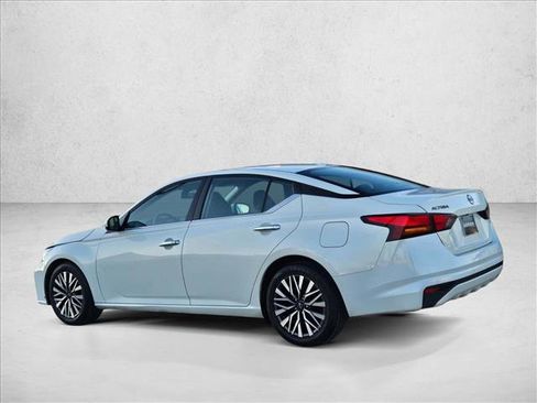 Used 2023 Nissan Altima 2.5 SV image 8