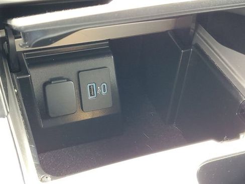 Used 2023 Ford Explorer XLT w/ Equipment Group 202A AWD/4WD image 28