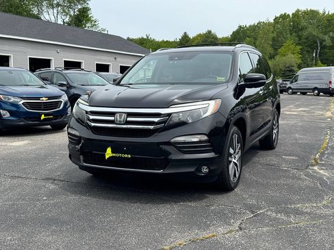 Used 2017 Honda Pilot Touring image 3