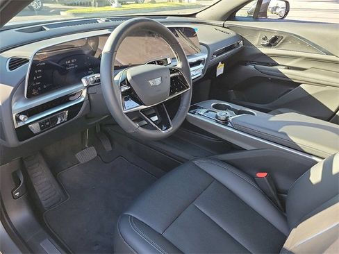 Used 2025 Cadillac Lyriq Sport image 7