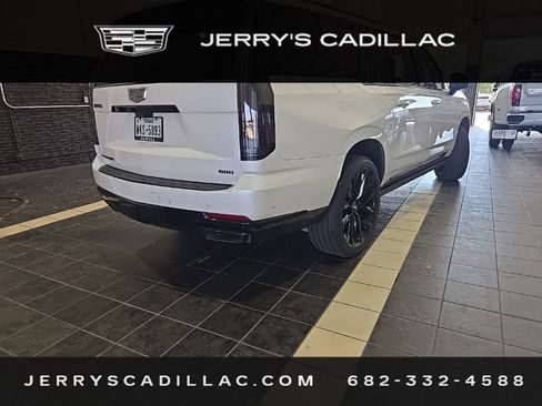 Used 2025 Cadillac Escalade ESV Sport Platinum w/ LPO, ONYX Package AWD/4WD image 6