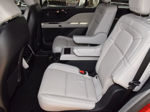 New 2026 Lincoln Aviator Reserve w/ Illumination Package AWD/4WD image 14