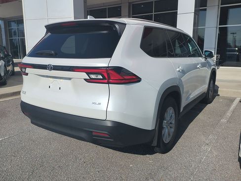 Used 2026 Toyota Grand Highlander FWD image 2