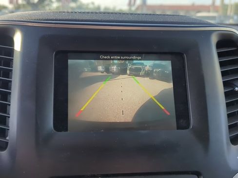 Used 2019 Jeep Cherokee Latitude Plus FWD image 17