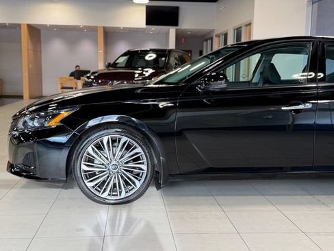 Used 2023 Nissan Altima 2.5 SL FWD image 8