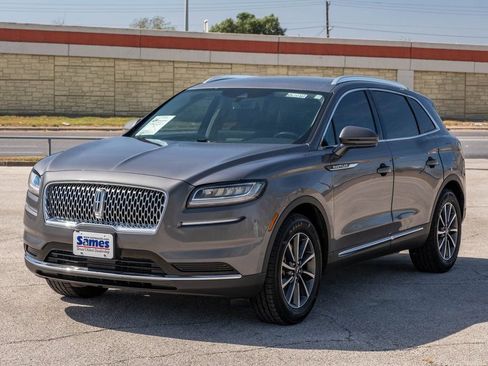 Used 2022 Lincoln Nautilus FWD image 3