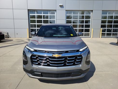 Used 2026 Chevrolet Equinox LT FWD image 9