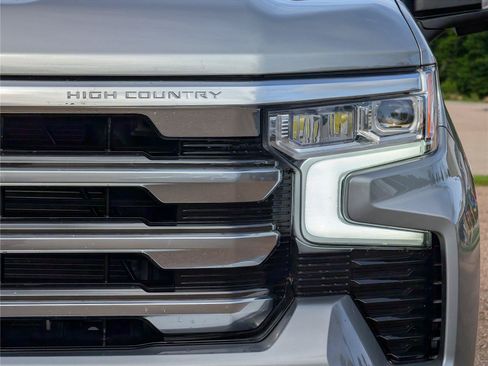 Used 2025 Chevrolet Silverado 1500 High Country AWD/4WD image 10