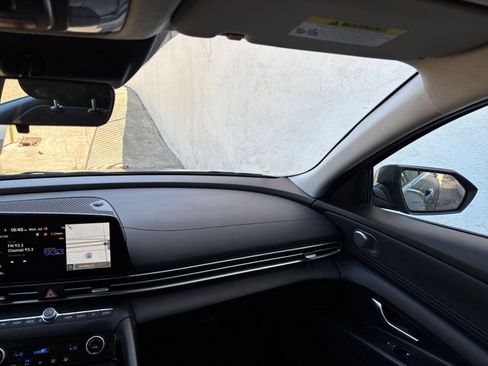Used 2025 Hyundai Elantra SEL FWD image 36