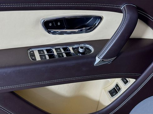 Used 2019 Bentley Bentayga image 24