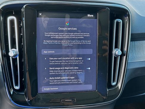 Used 2023 Volvo XC40 B5 Ultimate w/ Protection Package Premier image 13