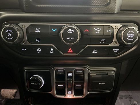 Used 2023 Jeep Gladiator Sport image 11