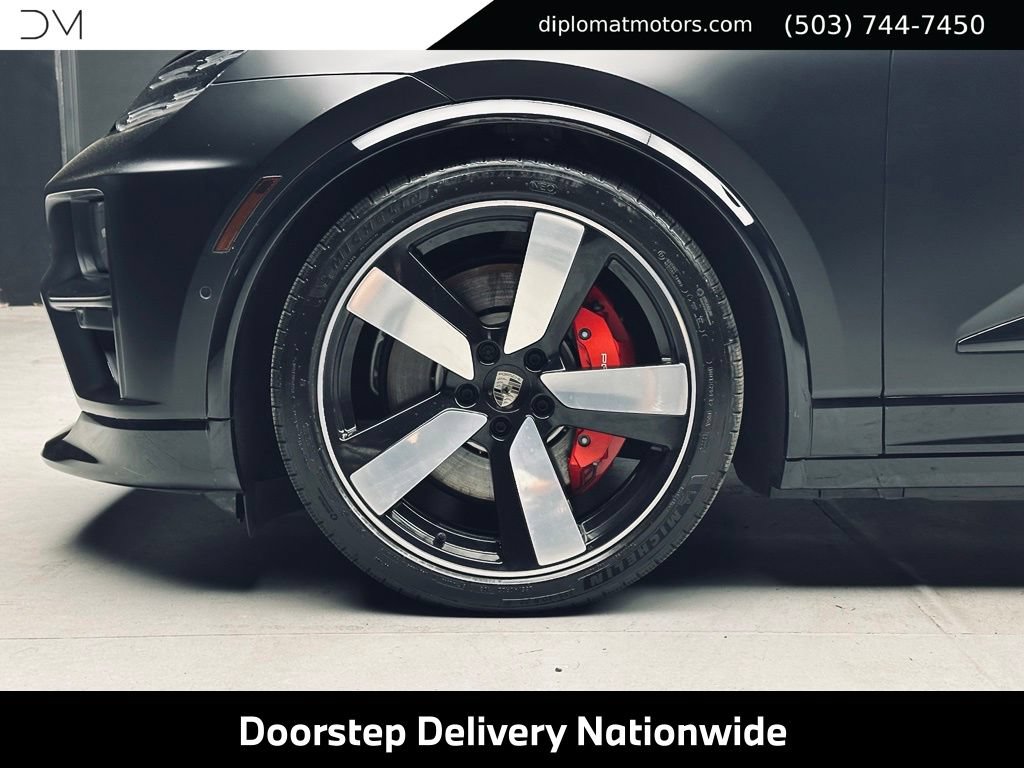 Used 2024 Porsche Macan Turbo Electric AWD/4WD image 40