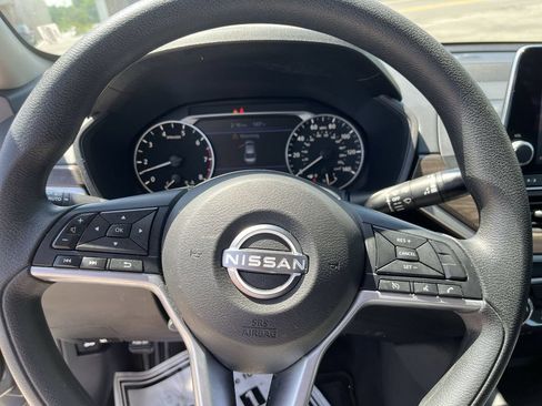 Used 2024 Nissan Altima 2.5 SV FWD image 14