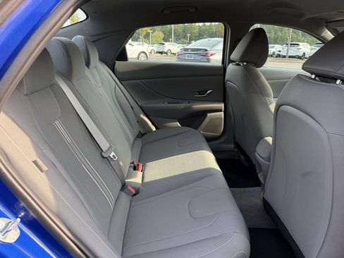 Used 2025 Hyundai Elantra Hybrid FWD image 15